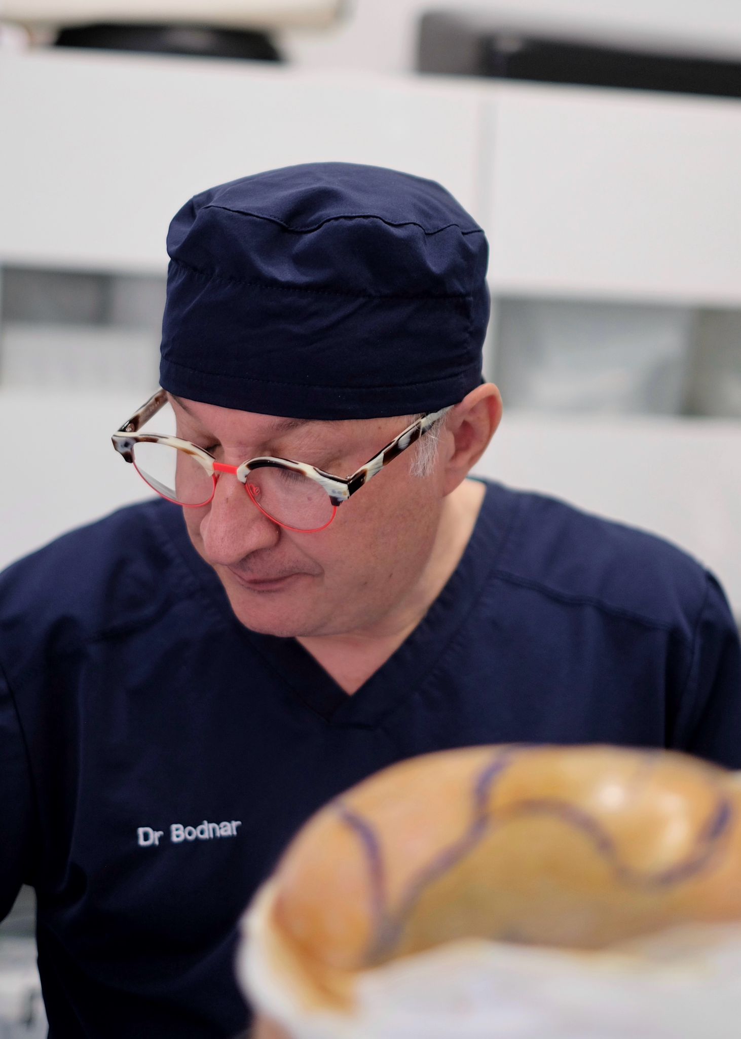 marquage de la zone receveuse avant une greffe de cheveux par le docteur martial bodnar